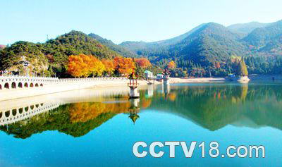 芦林湖风景图
