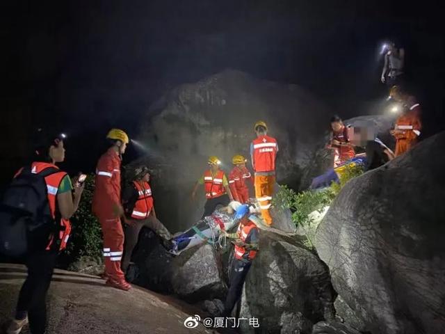 驴友登厦门东坪山 不慎跌落恶魔谷一石洞