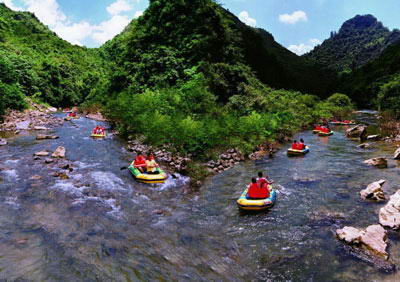 古龙山峡谷群漂流