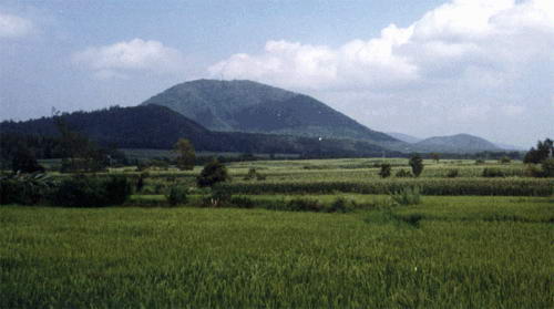 长白山火山群风景图